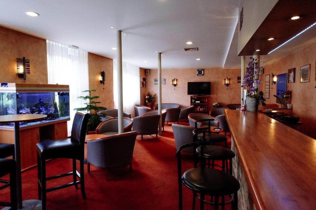 Hotel Pedussaut Saint Gaudens Exterior photo